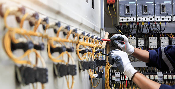 Professional Electrician technician working in Round Lake, IL